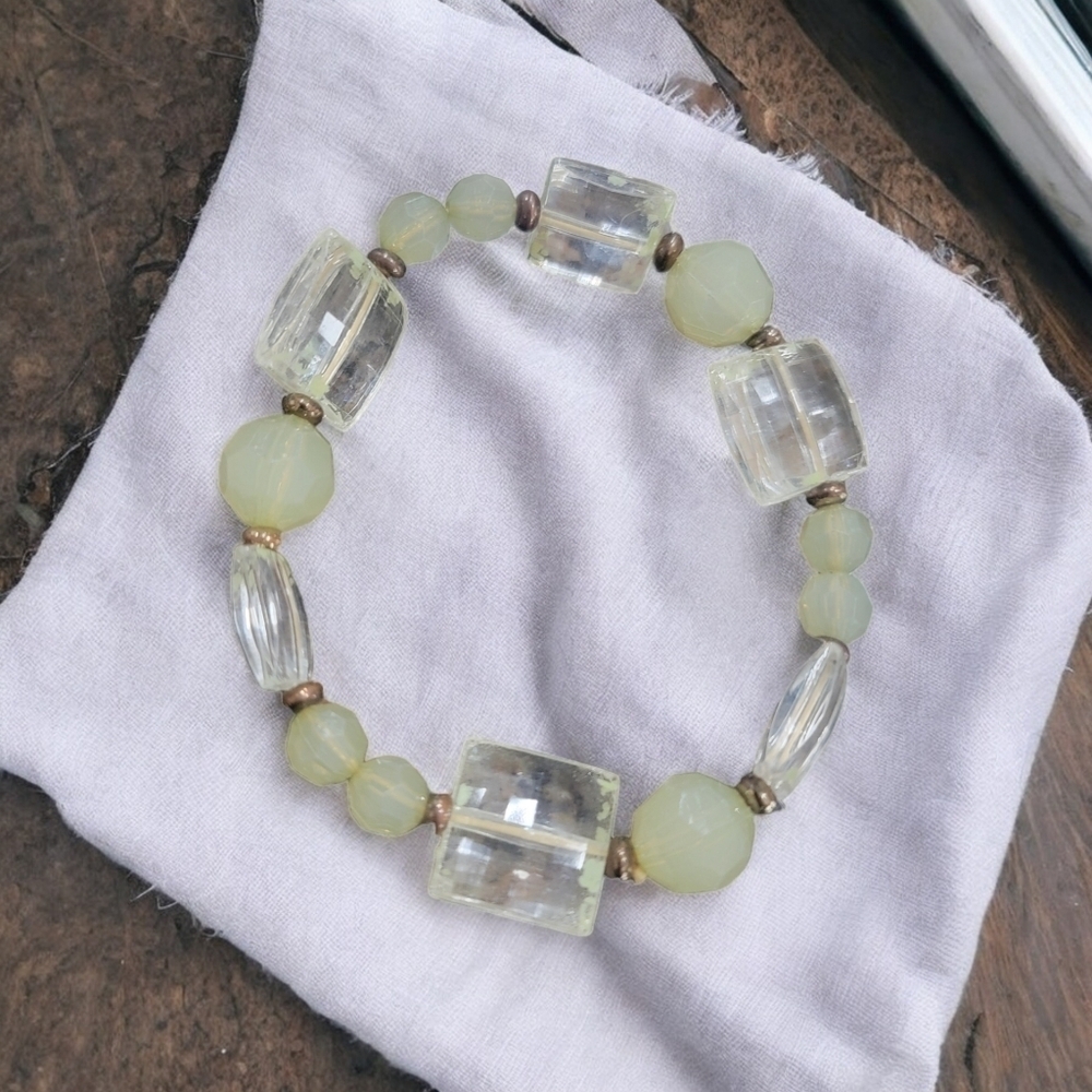 Two green stretch bracelets - Picture 2 of 2